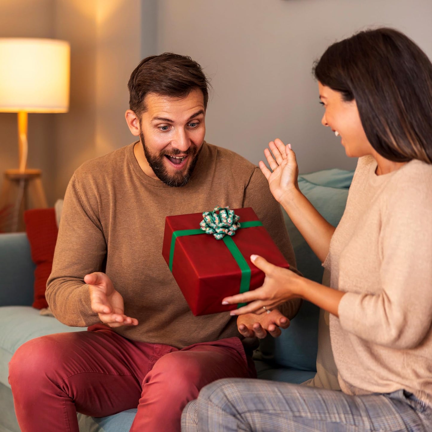 Whiskey Smoker Kit, Electric Cocktail Smoker Kit with 6 Wood Chips, Rechargeable Bourbon Smoker Kit Built in Lighter, Birthday Father's Day Christmas for Men Dad(No Need Butane)