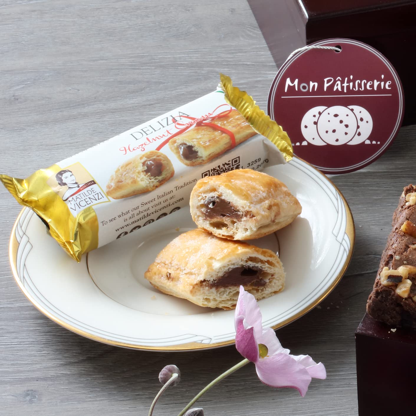 Broadway Basketeers Gourmet Cookies Gift basket Bakery Sweets Gift Basket, Dessert, Peanut Butter & Chocolate Brownie with Photo Gift Box for Holidays, Birthday, Christmas, Congratulations