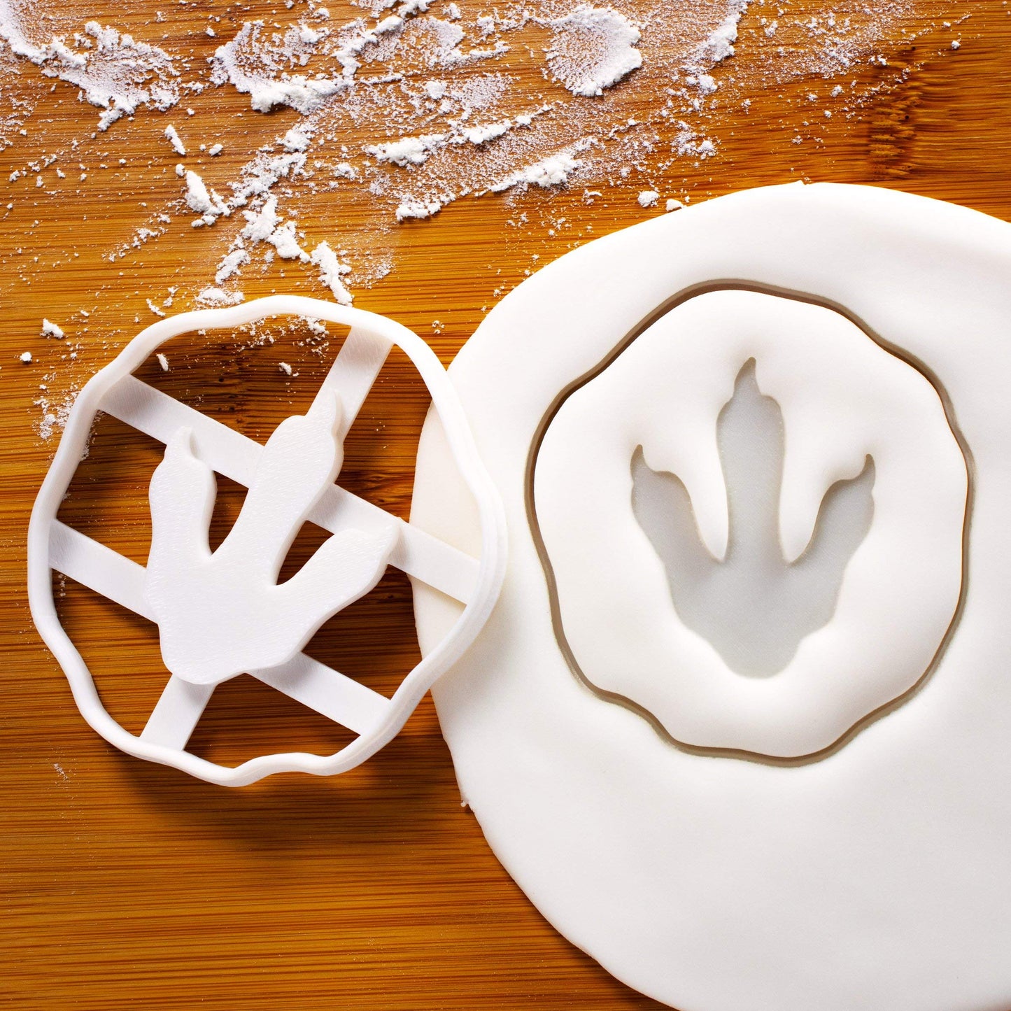 Set of 2 T-Rex Footprint and Skull Fossil cookie cutter, 2 pieces - Bakerlogy